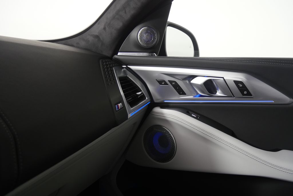 Thumbnail: 2026 BMW XM - 30