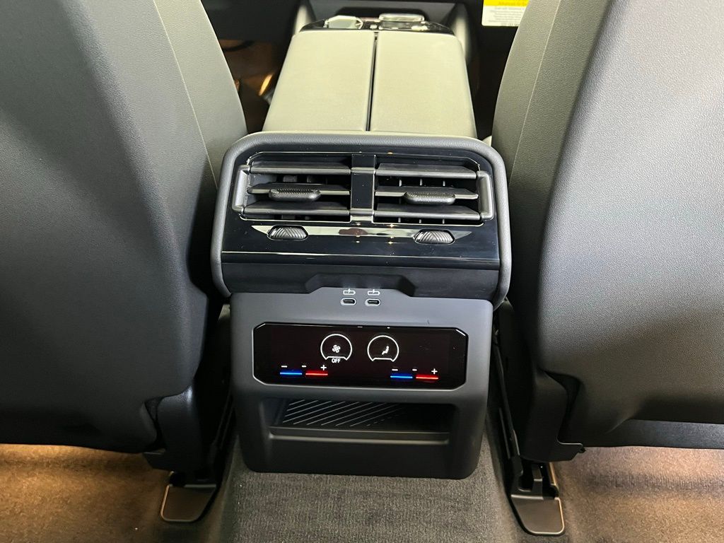 Thumbnail: 2026 BMW 5 Series - 9