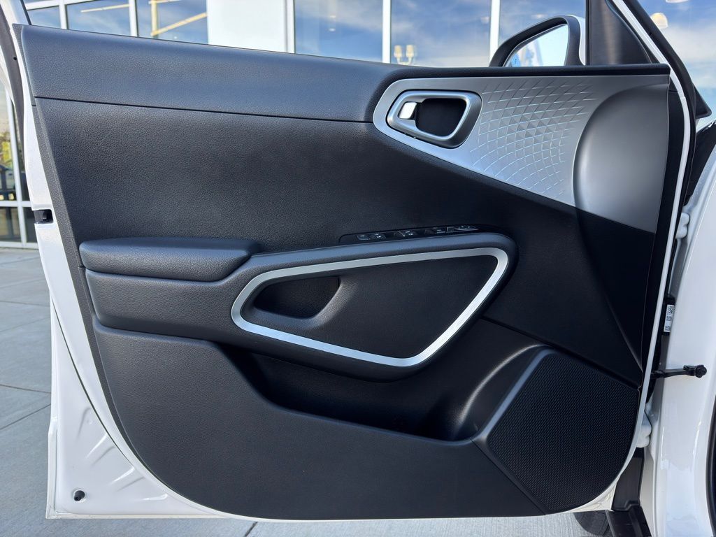 2022 Kia Soul LX White at Superior Kia