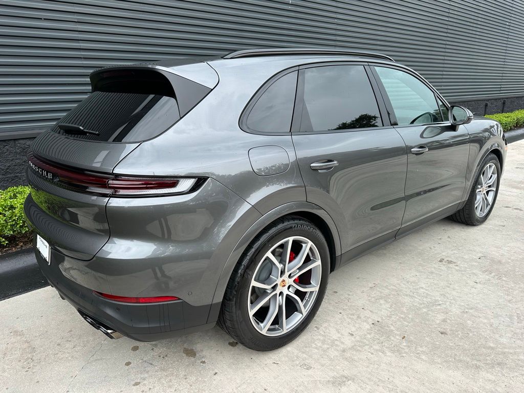 Thumbnail: 2025 Porsche Cayenne - 10