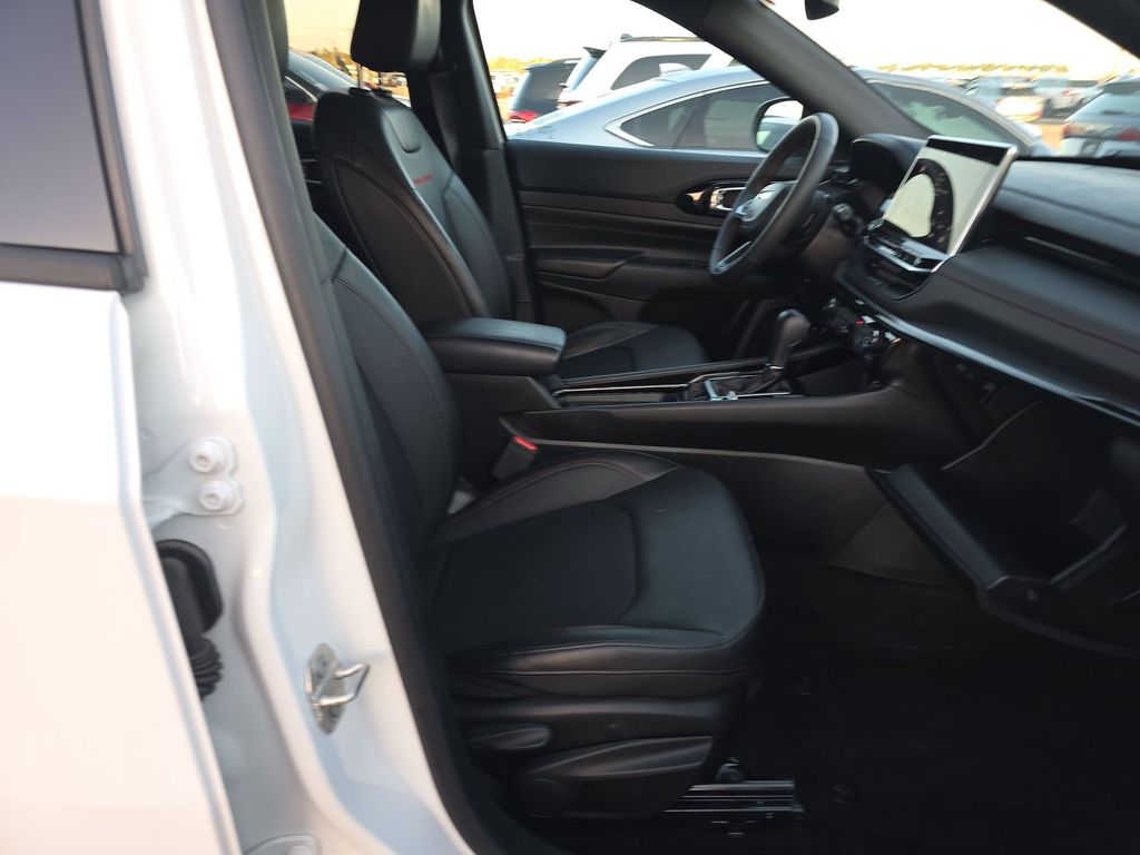2024 Bright White Clearcoat Jeep Compass Trailhawk 4X4 SUV