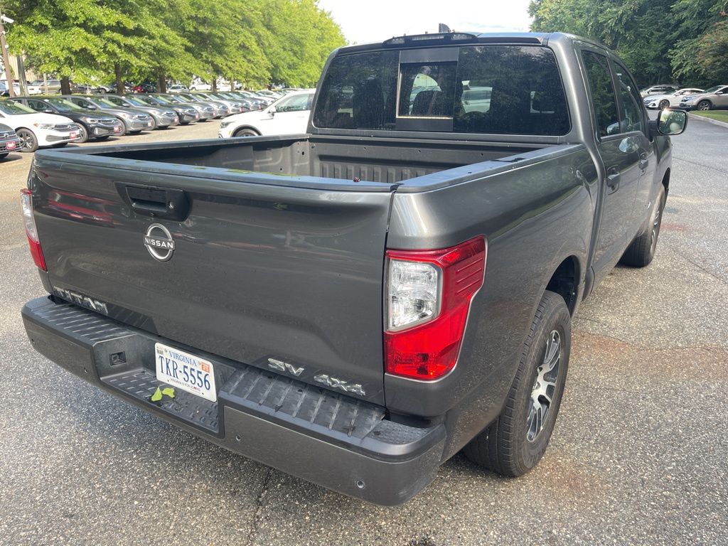 2023 Nissan Titan SV 13