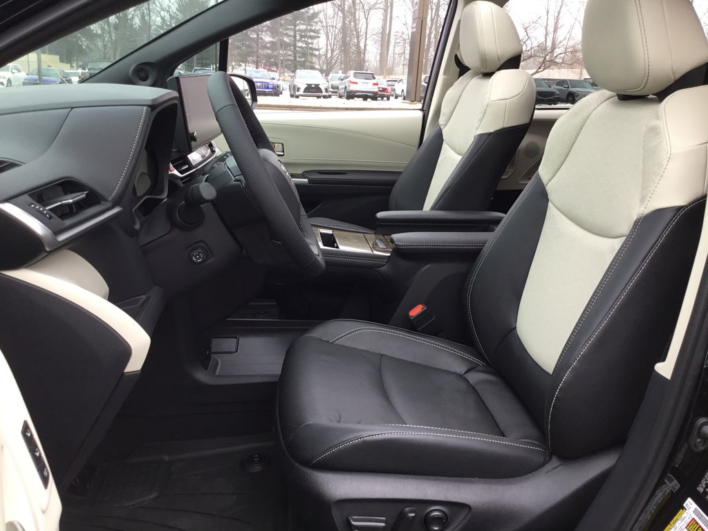 Thumbnail: 2026 Toyota Sienna - 14