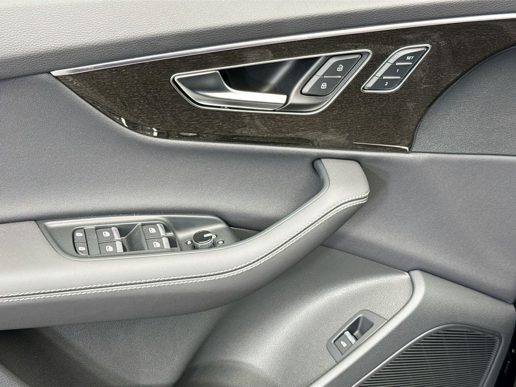 Thumbnail: 2026 Audi Q7 - 24