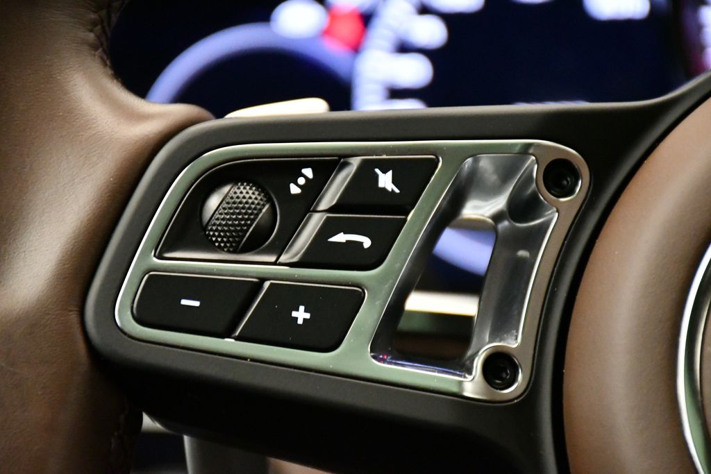 Thumbnail: 2020 Porsche Cayenne - 27