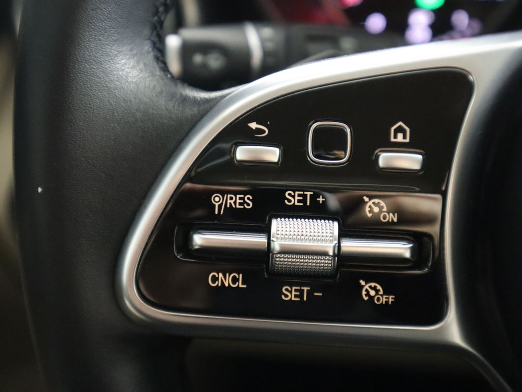 Thumbnail: 2022 Mercedes-Benz GLC - 11