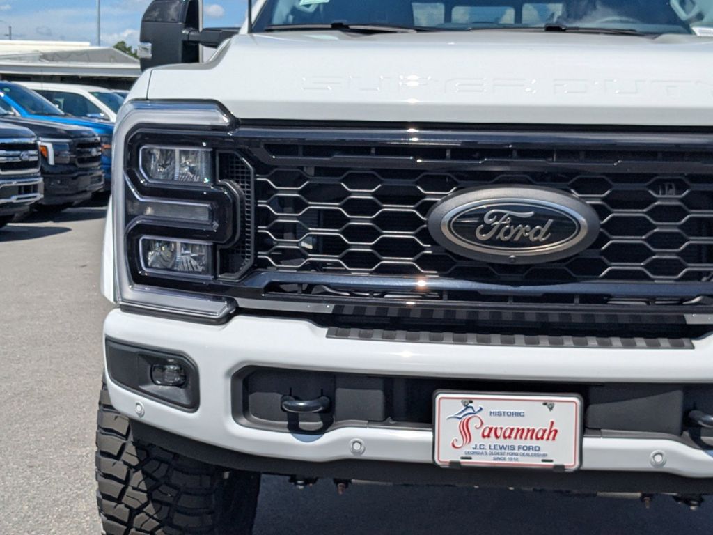 2025 Ford F-250 Black Widow