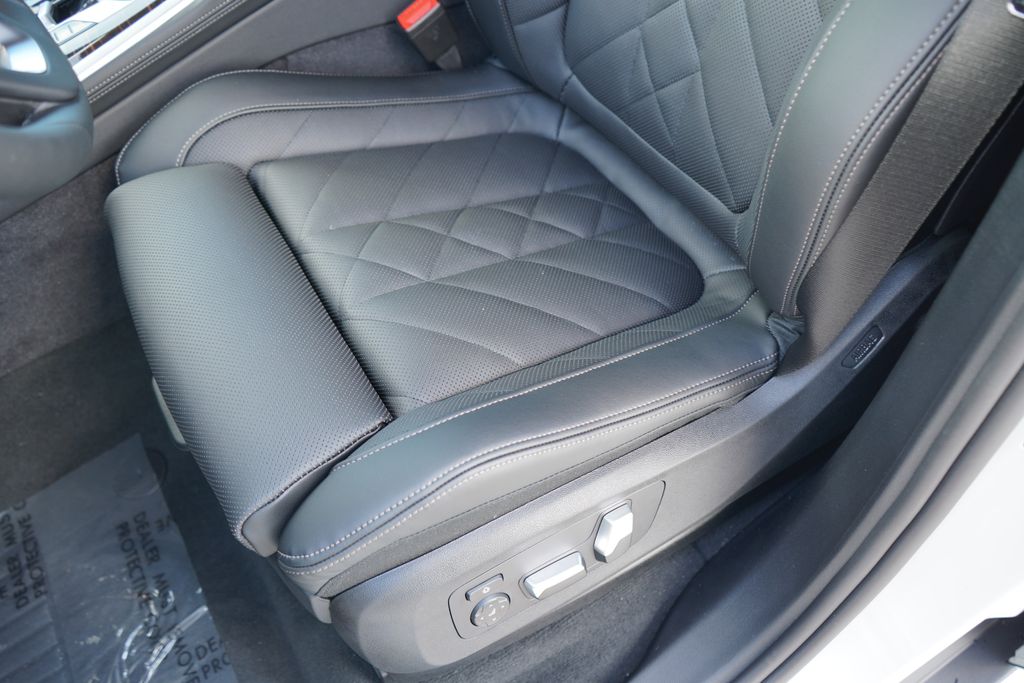 Thumbnail: 2026 BMW X5 - 10