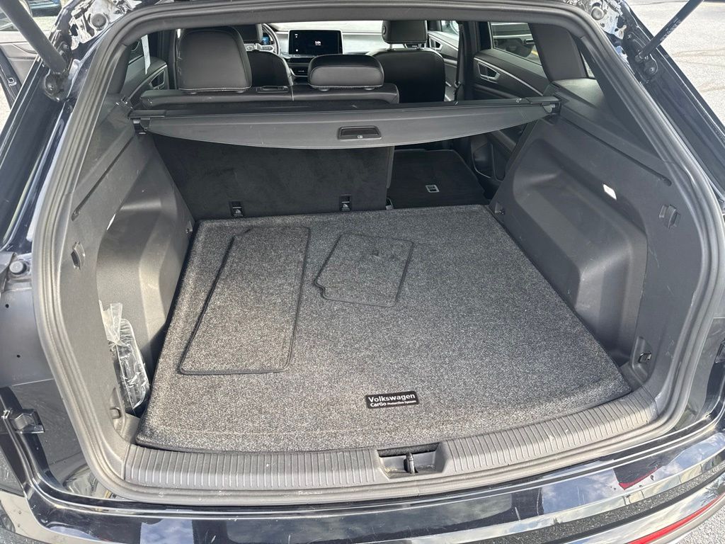 2024 Volkswagen Atlas Cross Sport 2.0T SE Black at Subaru and VW of Moon Township