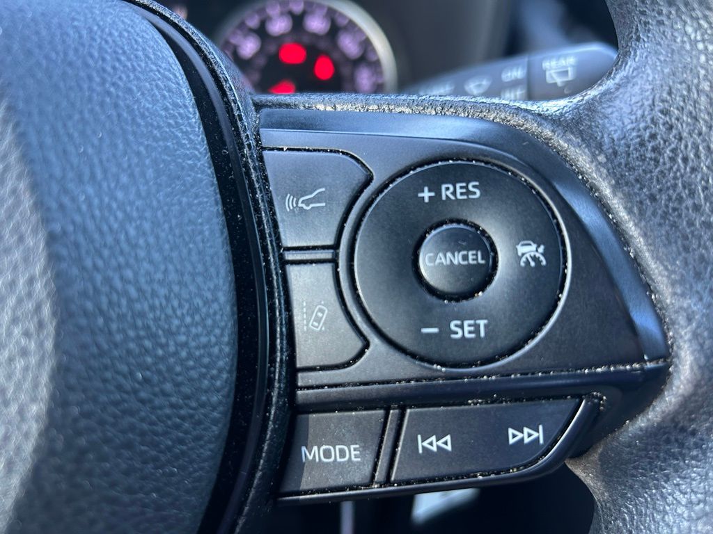 Thumbnail: 2022 Toyota RAV4 - 22