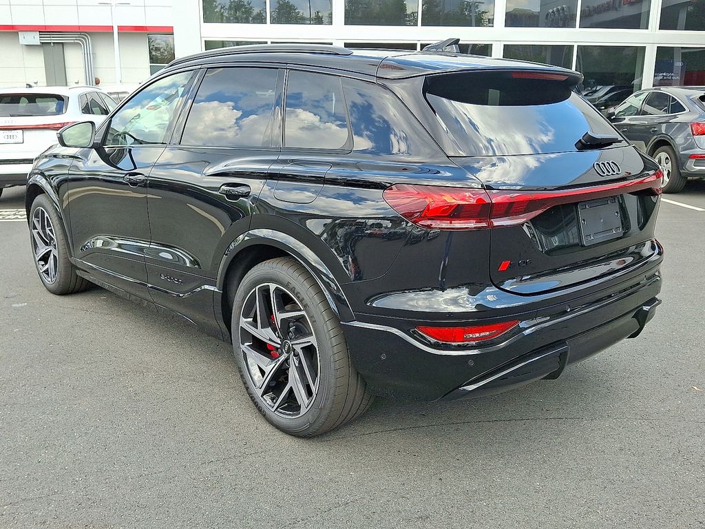 Thumbnail: 2025 Audi SQ6 e-tron - 4