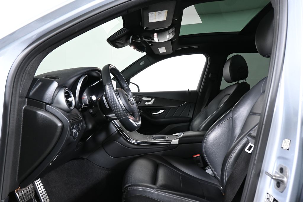 Thumbnail: 2022 Mercedes-Benz GLC - 3