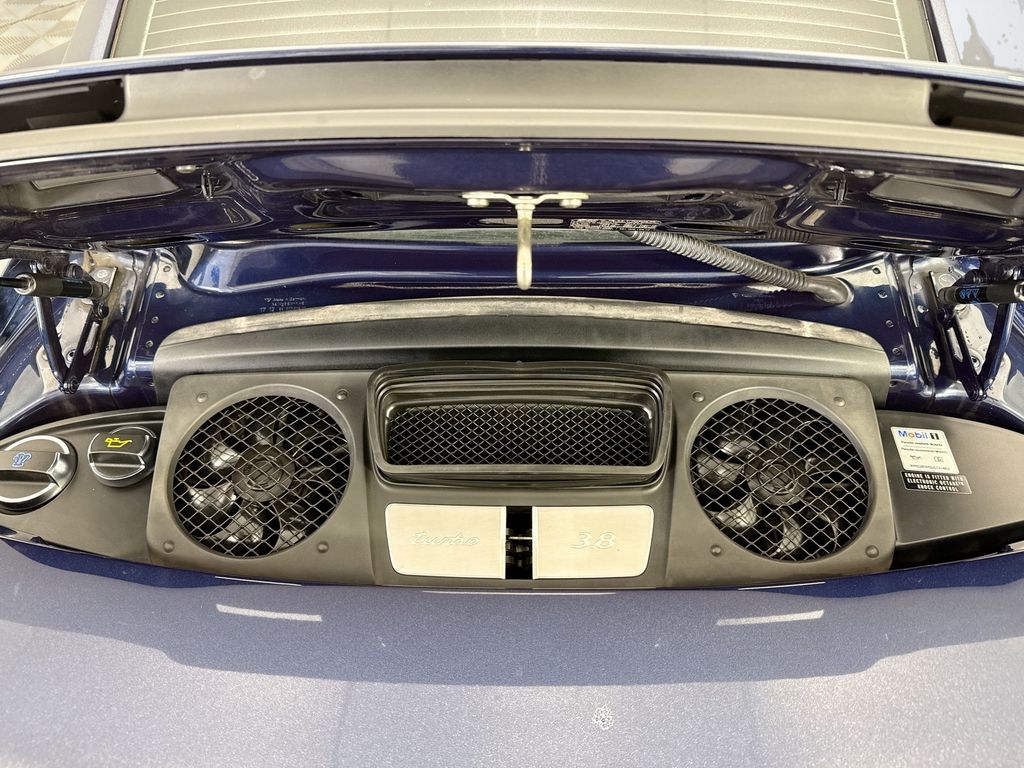 Thumbnail: 2016 Porsche 911 - 28