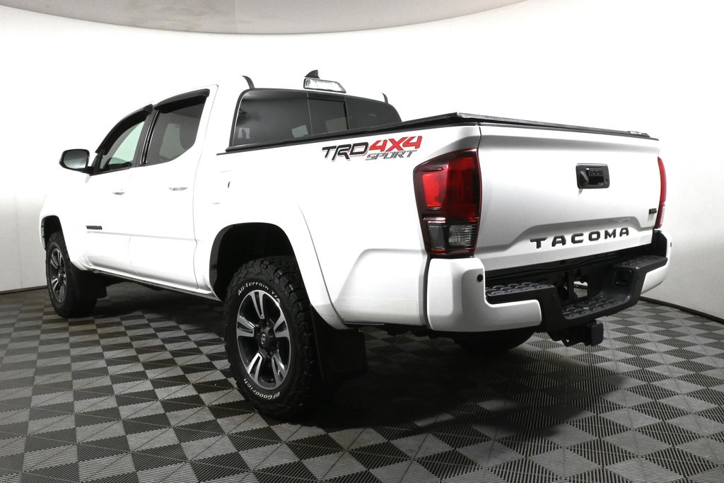 Thumbnail: 2019 Toyota Tacoma - 6