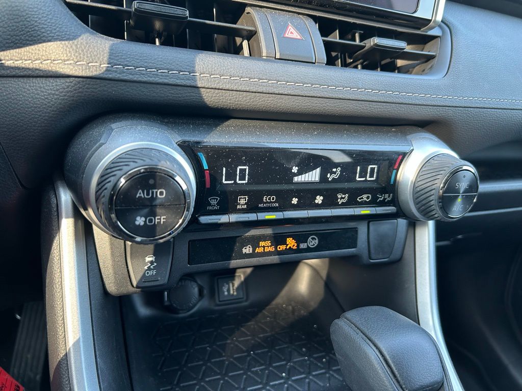 2024 Toyota RAV4 LE 26