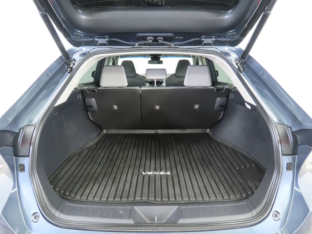 2021 Toyota Venza LE 28