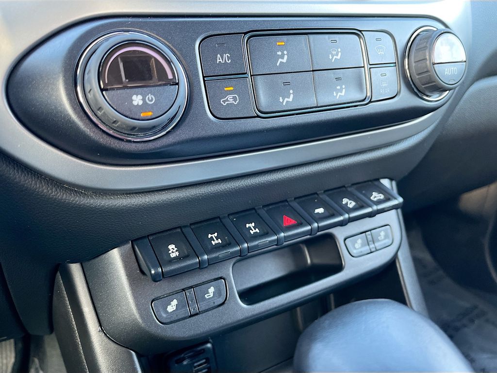 Used 2022 Black Chevrolet ZR2 image 16