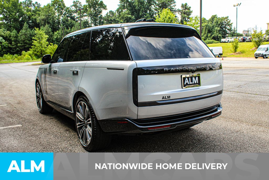 Used 2024 Silver Land Rover SE image 5