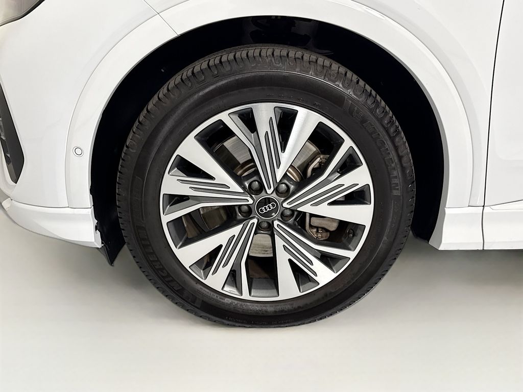 Thumbnail: 2023 Audi Q4 e-tron - 30