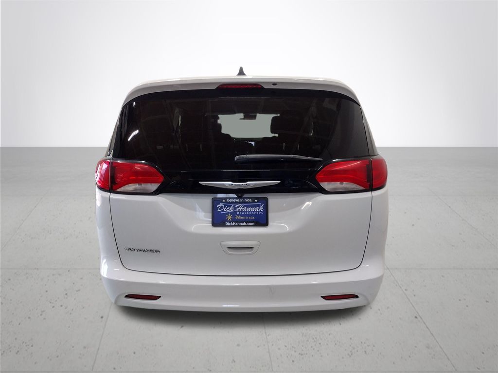 2023 Chrysler Voyager LX