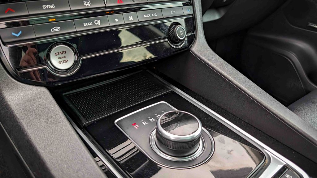 Used 2018 Jaguar F-PACE 30t Prestige 4D Sport Utility