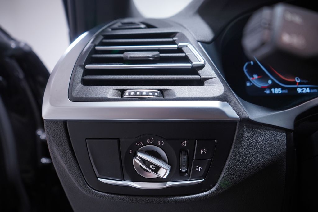 Thumbnail: 2023 BMW X4 - 19