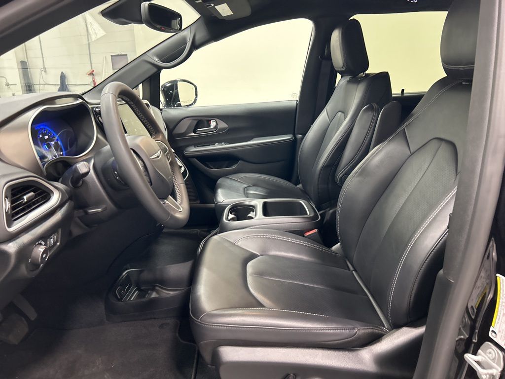 used 2025 Chrysler Pacifica car, priced at $31,977