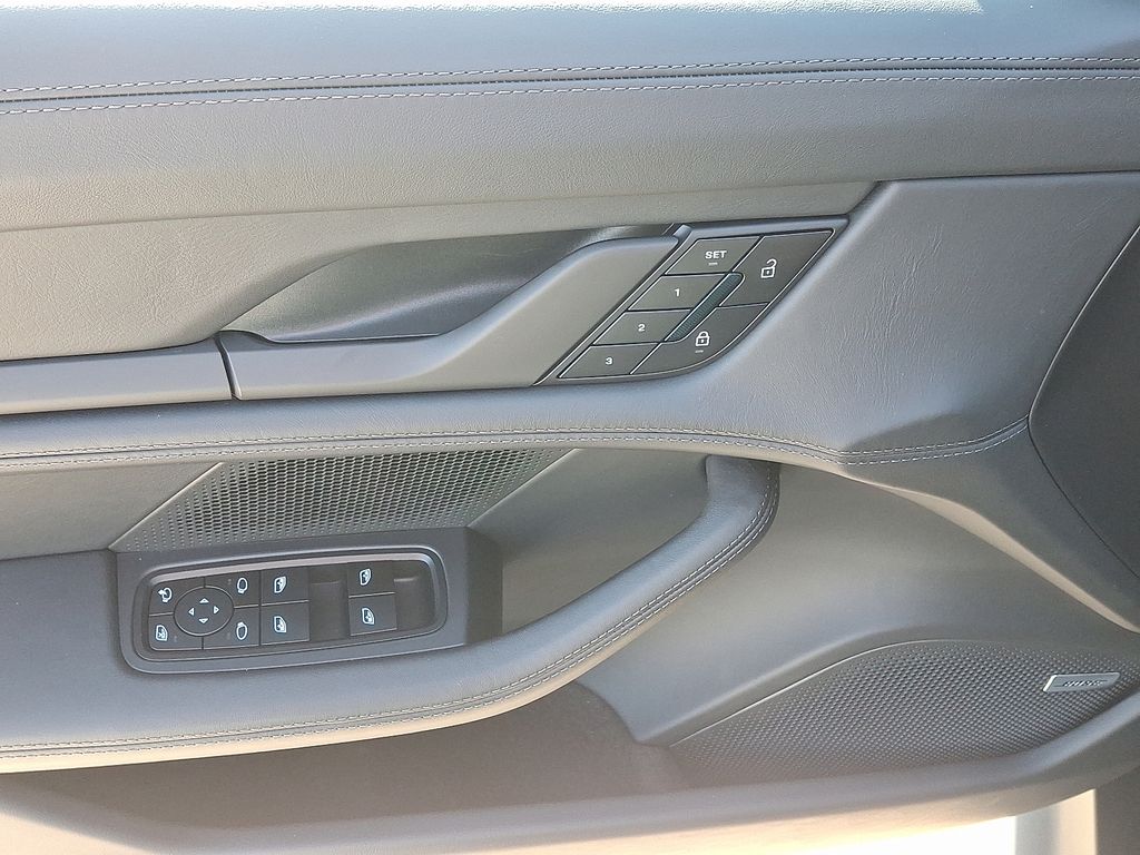 Thumbnail: 2026 Porsche Taycan - 14