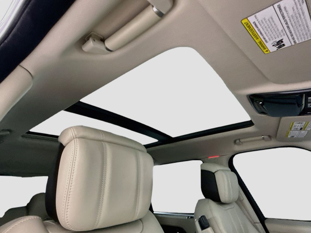 Thumbnail: 2020 Land Rover Range Rover - 19