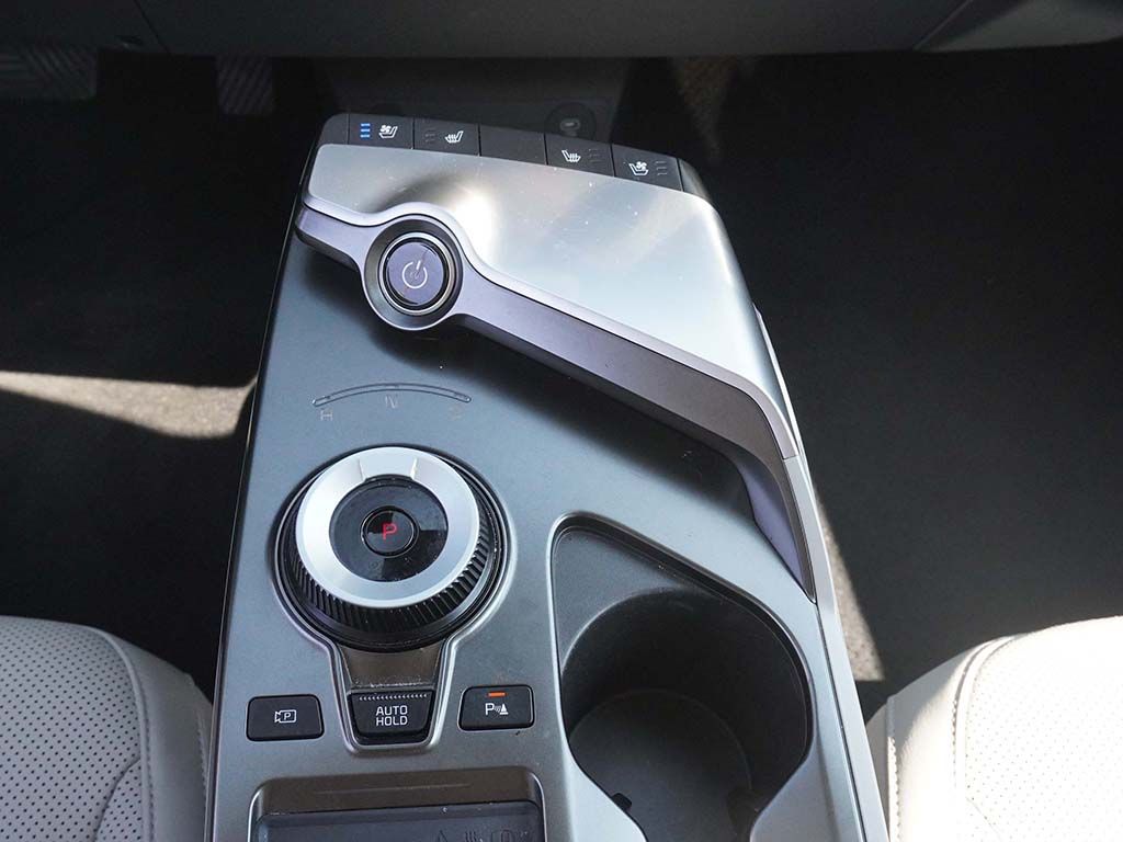 Used 2024 White Kia Wind image 51