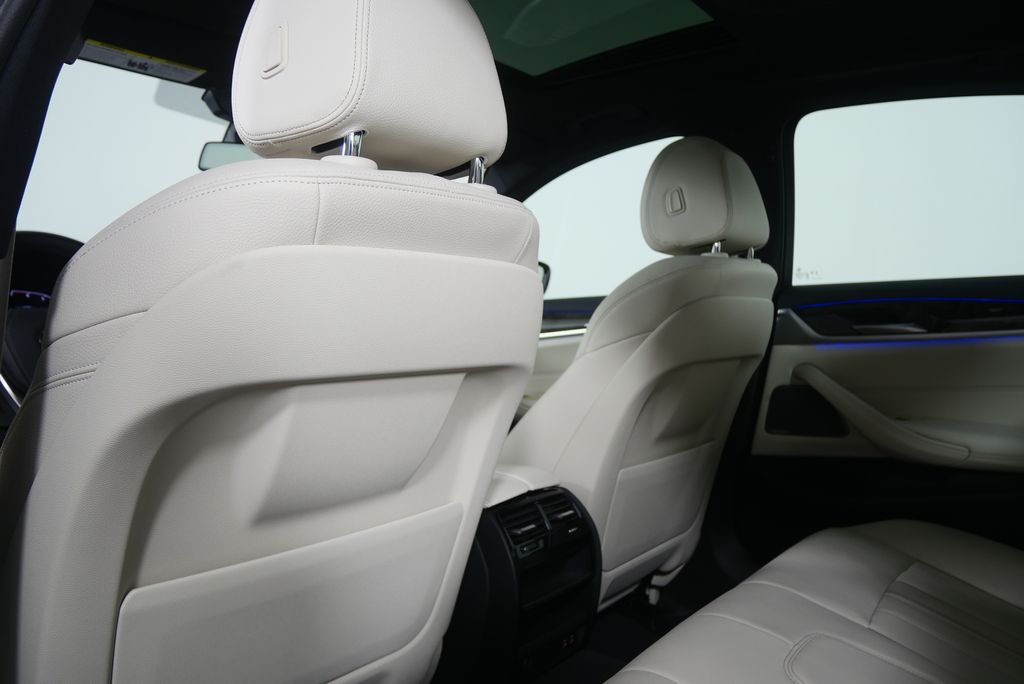 Thumbnail: 2023 BMW 5 Series - 17