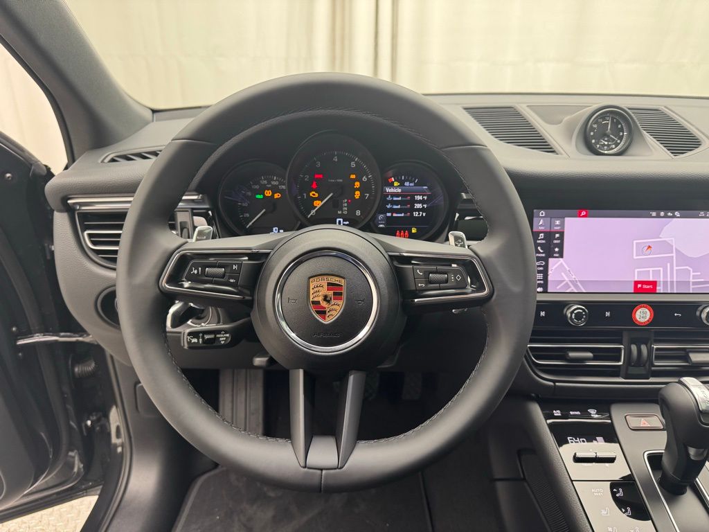 Thumbnail: 2025 Porsche Macan - 6
