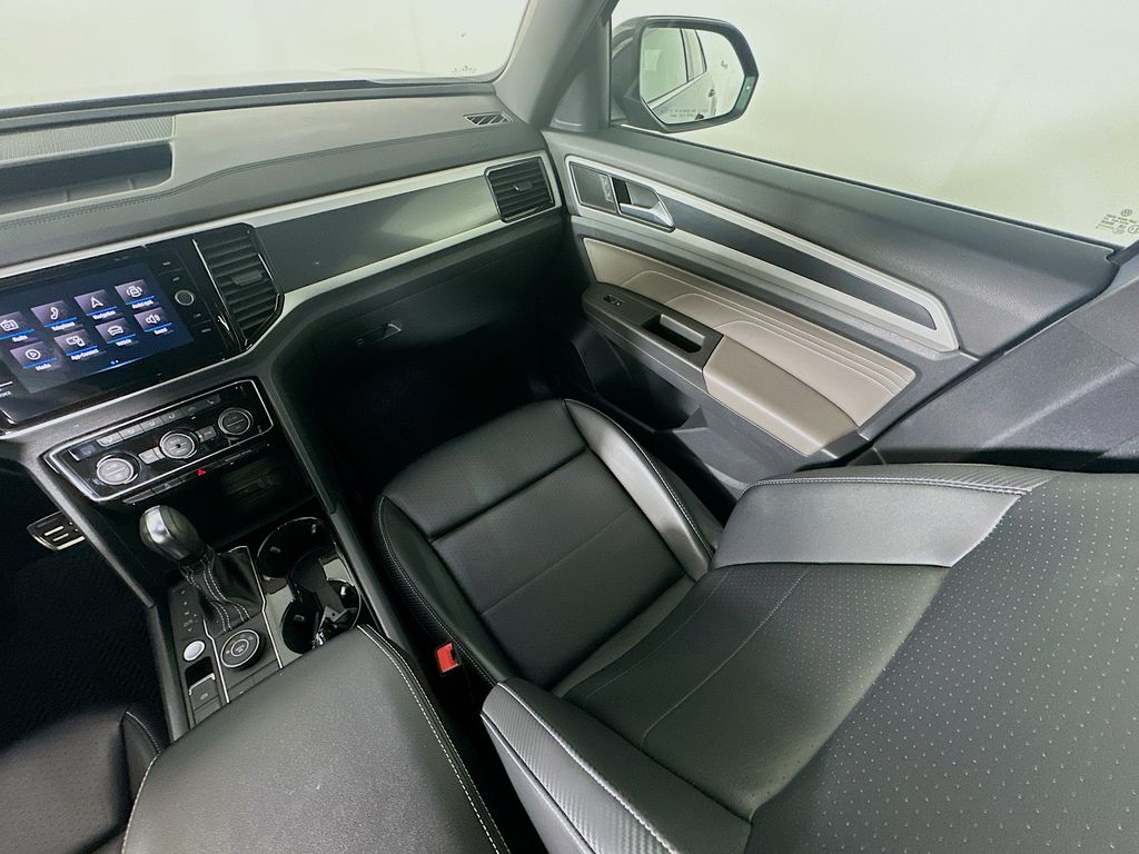 Used 2022 Gray Volkswagen 3.6L V6 SEL R-Line image 11