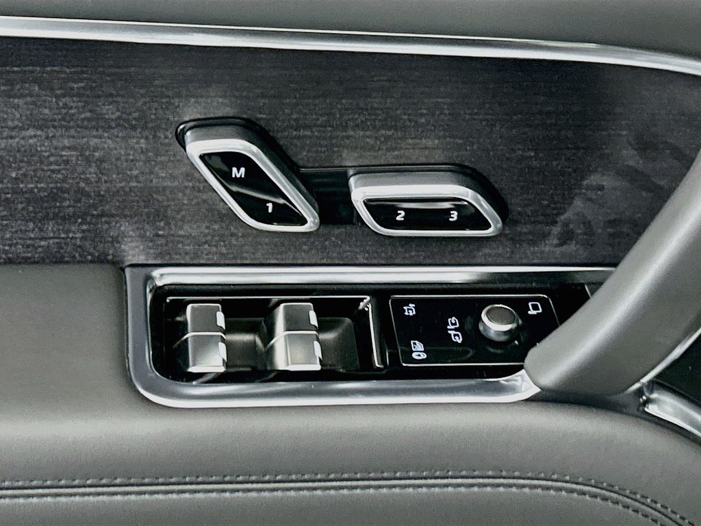 Thumbnail: 2026 Land Rover Range Rover - 22