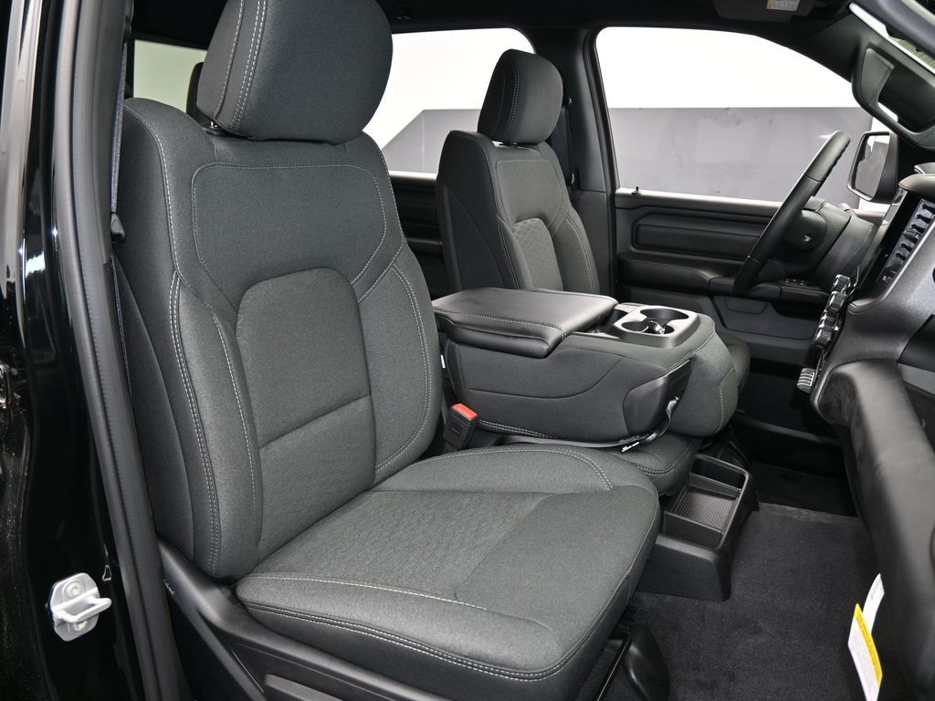 New 2026 Diamond Black Crystal Pearlcoat Ram Express image 36