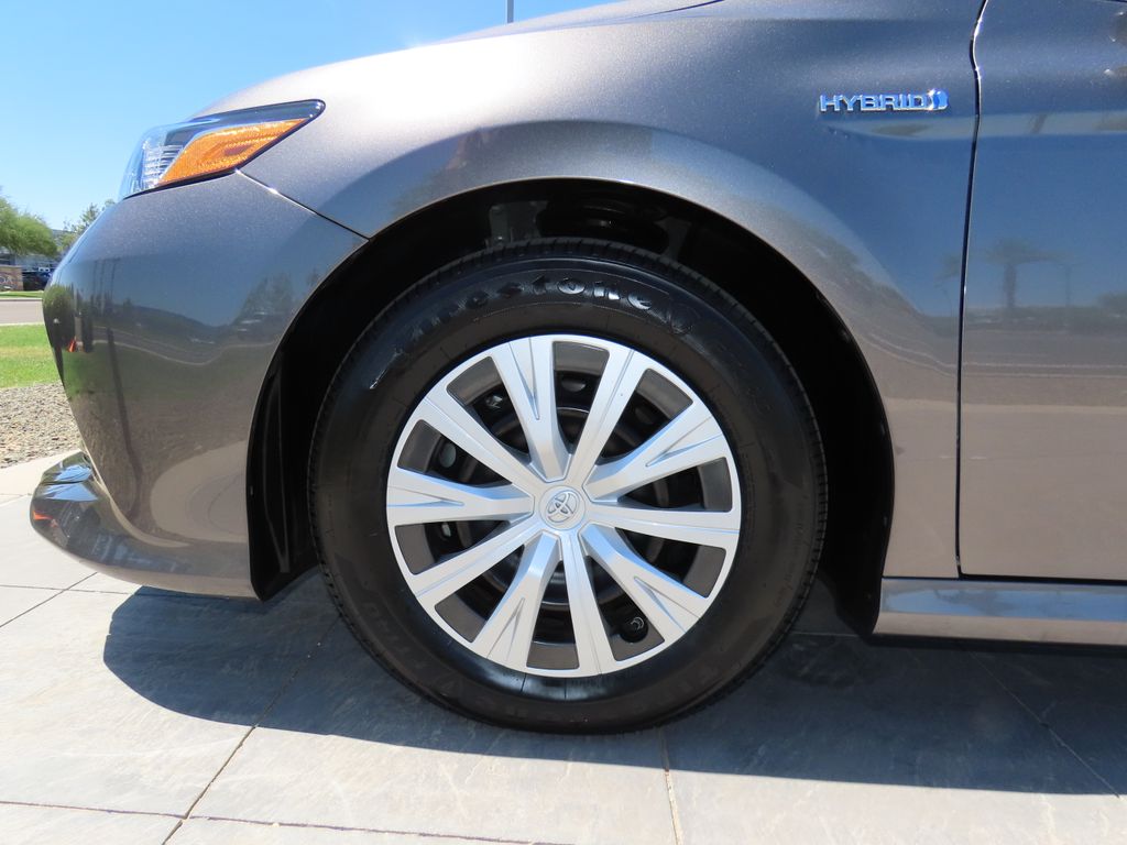 Thumbnail: 2020 Toyota Camry - 29