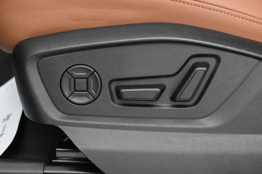 Thumbnail: 2025 Audi Q8 - 26