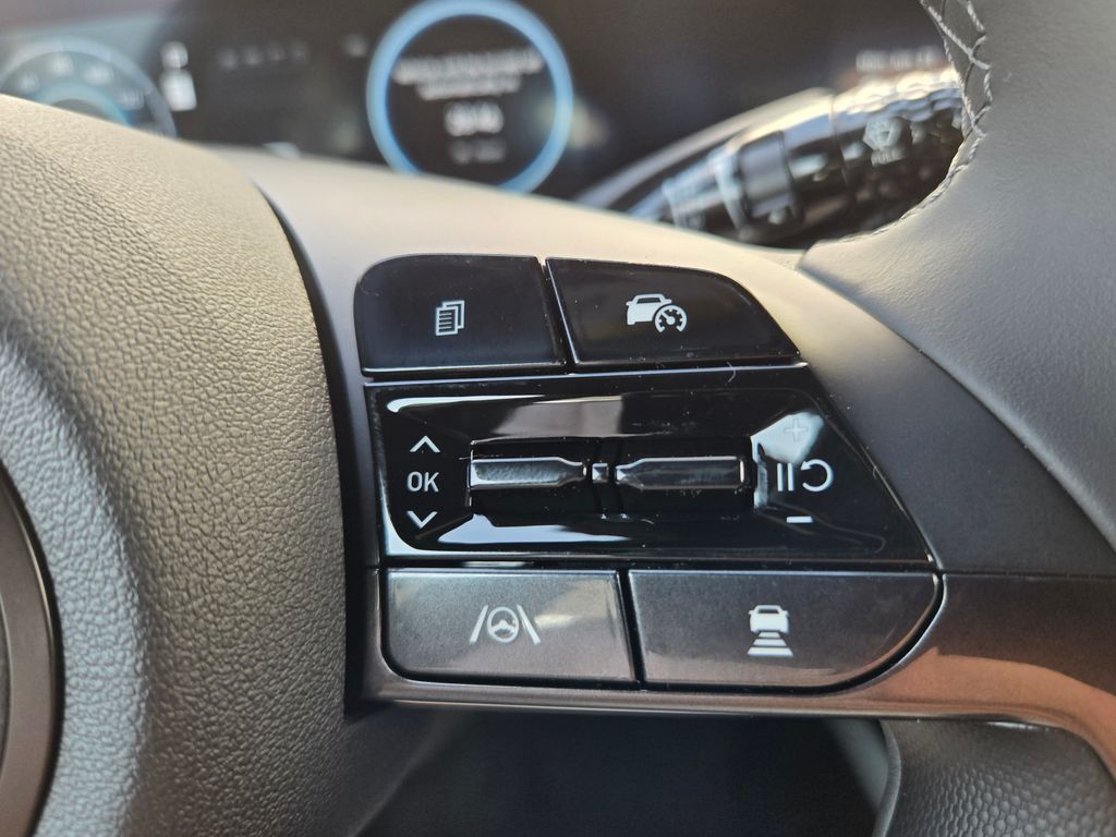 Thumbnail: 2025 Hyundai Elantra - 30