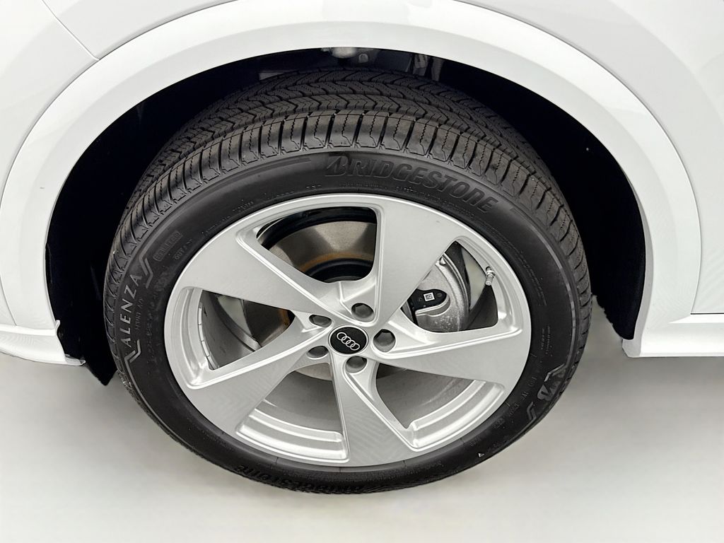 Thumbnail: 2025 Audi Q5 - 30