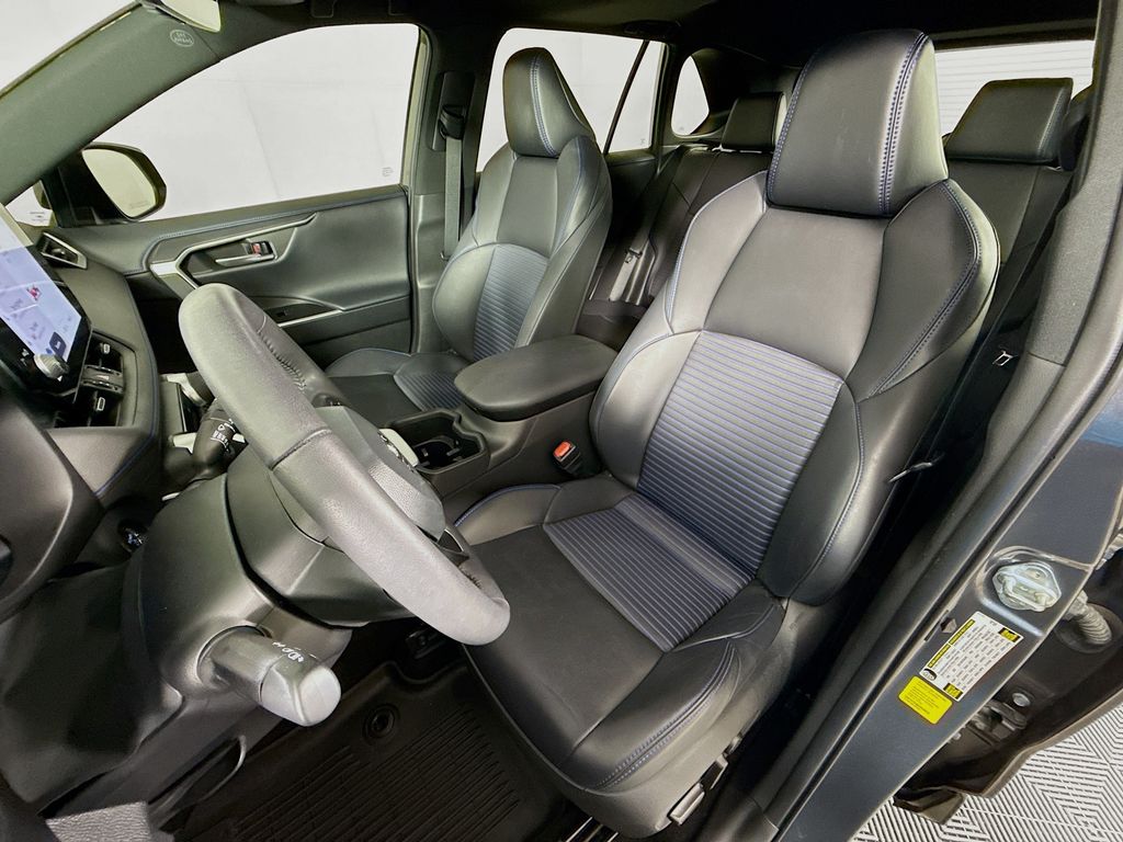 Thumbnail: 2023 Toyota RAV4 - 21