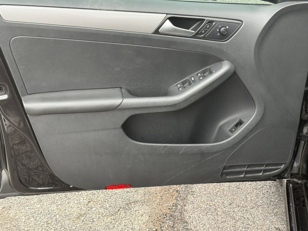 2017 Volkswagen Jetta 1.4T SE Black at Autostrade