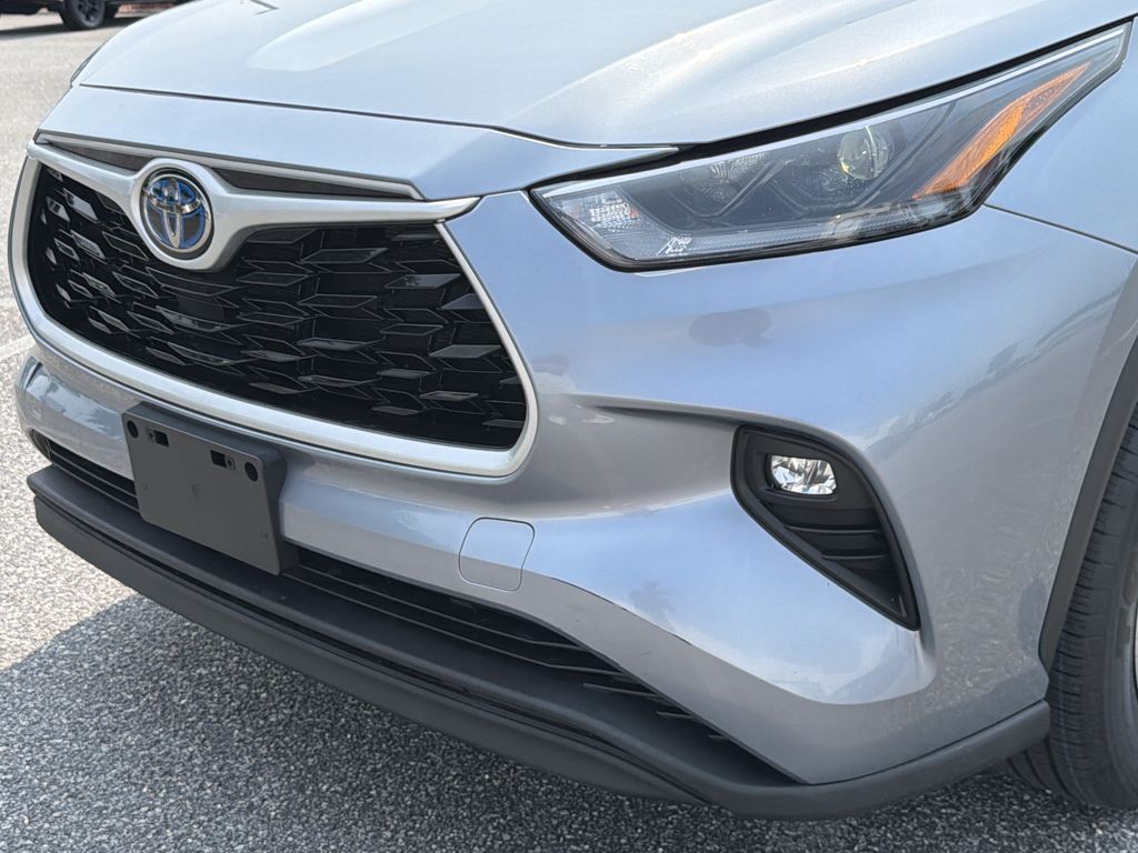 Used 2021 Toyota Highlander Hybrid SUV