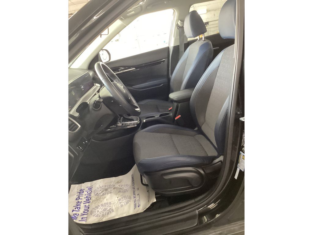 Used 2025 Kia Seltos SUV