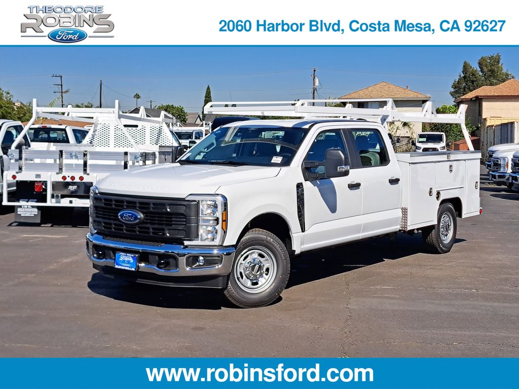 Oxford White 2026 Ford F-250 Super Duty XL Crew Cab LB RWD Pickup Truck 4X2 Automatic