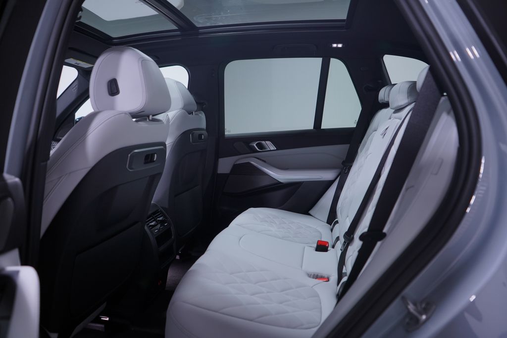 Thumbnail: 2026 BMW X5 - 9