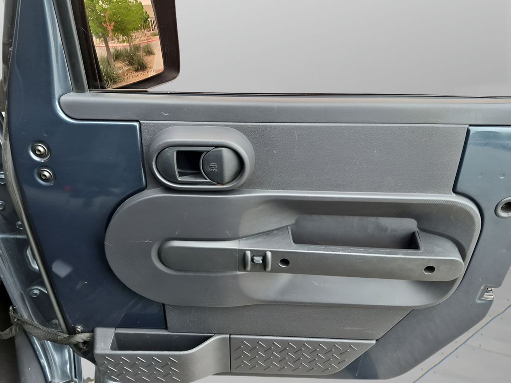 Used 2008  Jeep Unlimited X image 13