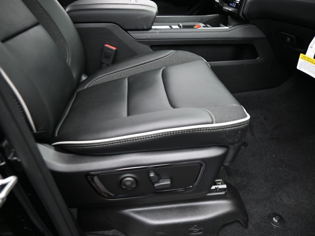 New 2026 Diamond Black Crystal Pearlcoat Ram Limited image 37
