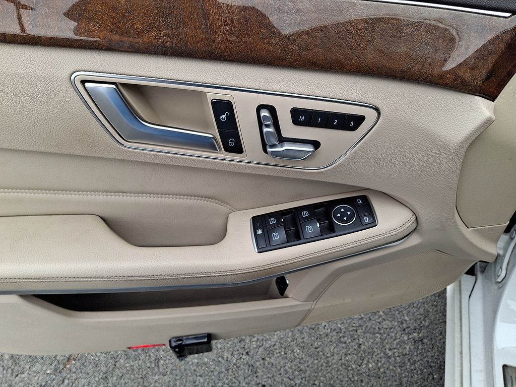 Thumbnail: 2014 Mercedes-Benz E-Class - 12