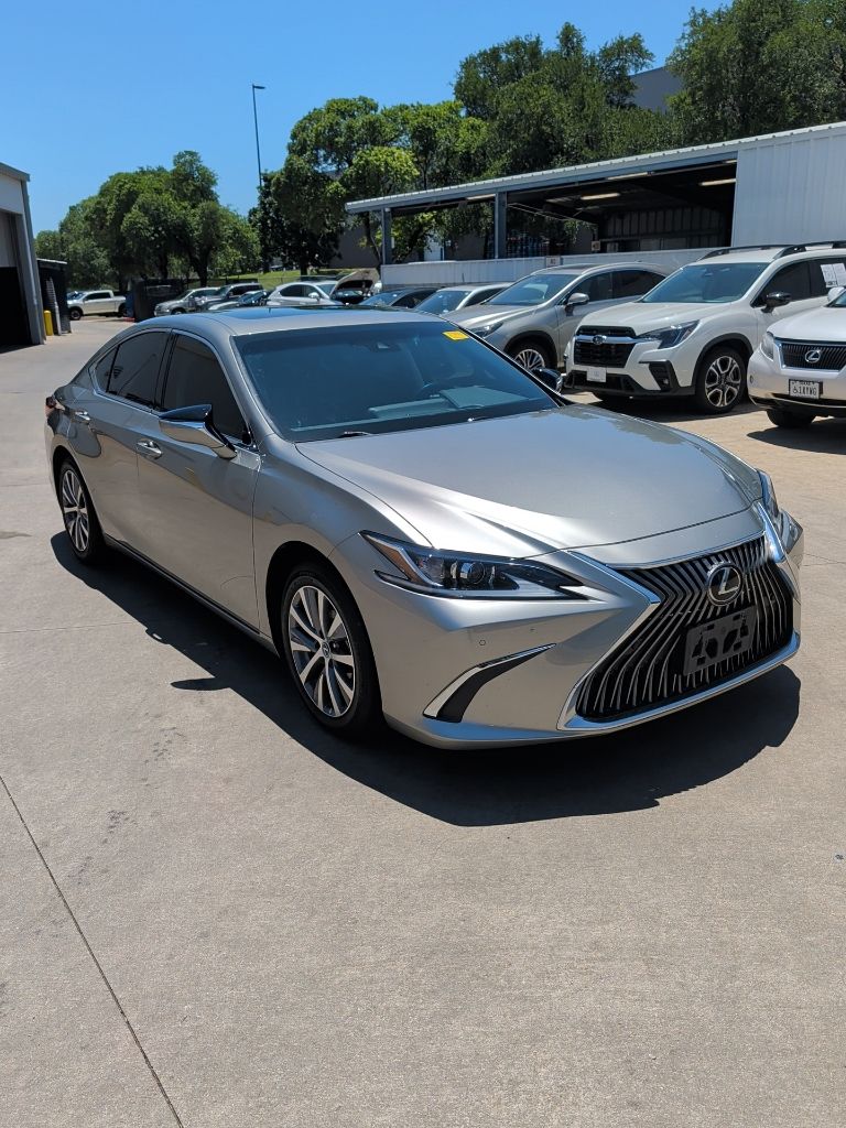Thumbnail: 2021 Lexus ES - 7