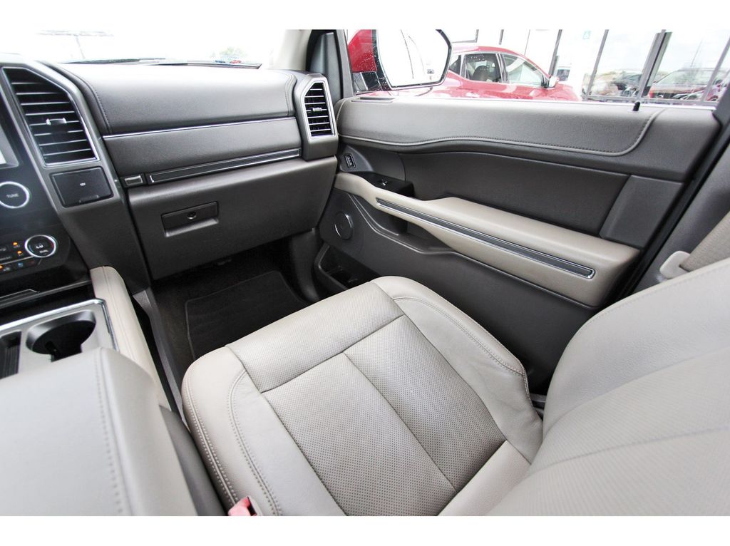 2018 Ford Expedition XLT Red at Autostrade